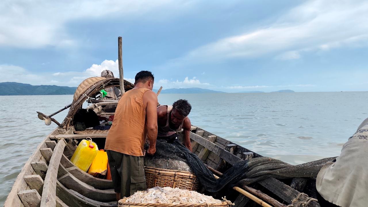 စစ်ရေးပဋိပက္ခကြား ရခိုင်ရေလုပ်သားများ အကျပ်အတည်းဆိုက်နေ
