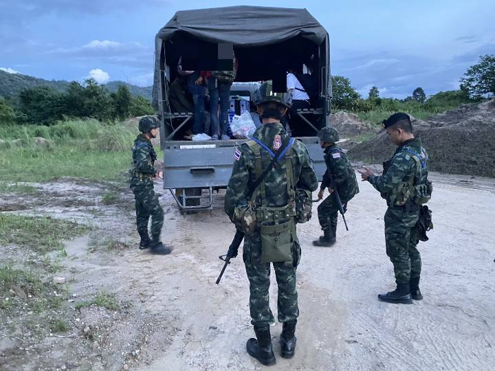 မြန်မာဘက်ခြမ်း ကျားဖြန့်ဂိုဏ်းတွင် ပိတ်မိနေသည့် ထိုင်း ၁၆ ဦးကို ကယ်တင် 