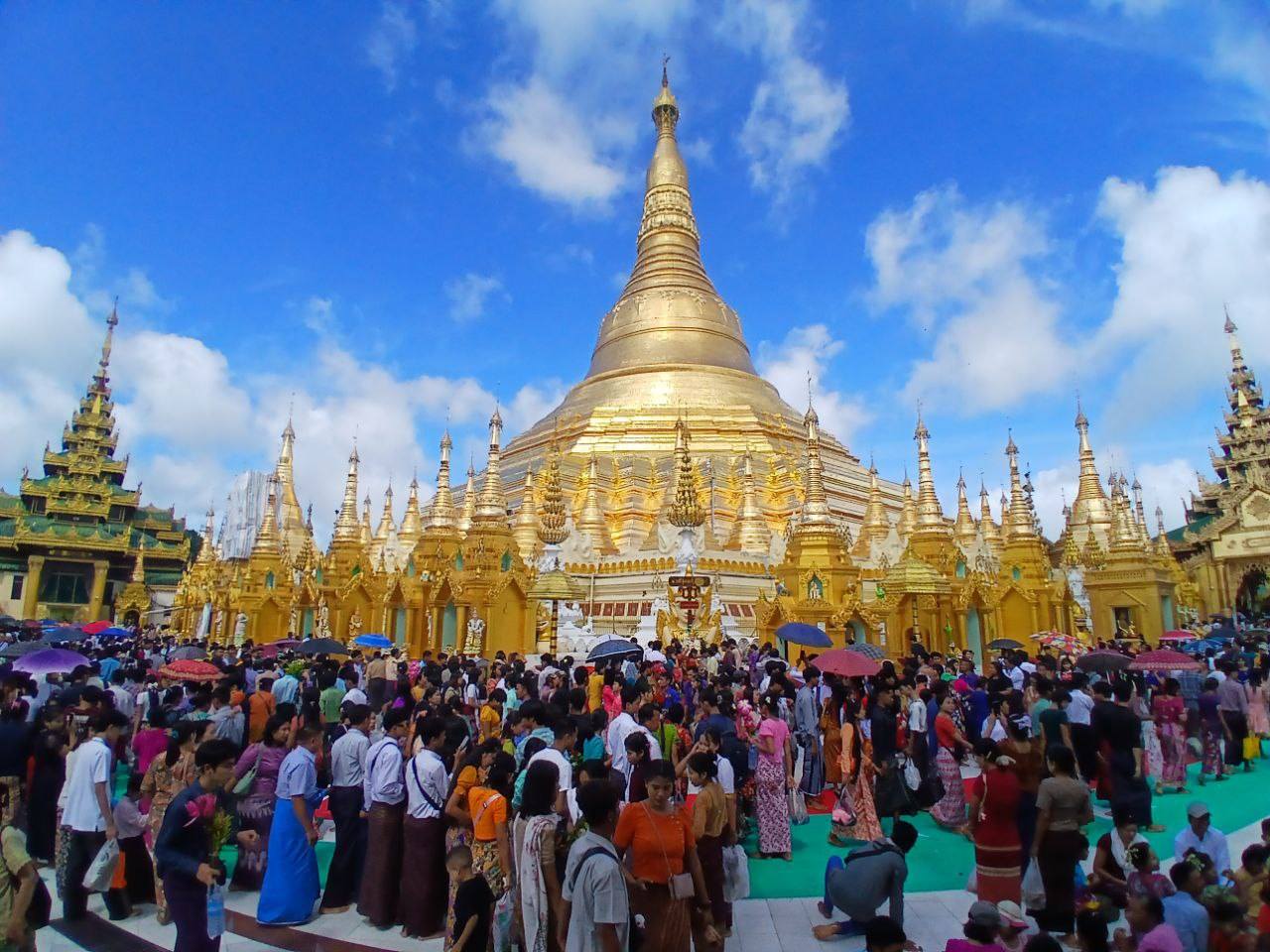 သီတင်းကျွတ်လပြည့်နေ့  ရွှေတိဂုံစေတီတော်မြင်ကွင်း (ဓာတ်ပုံ) 