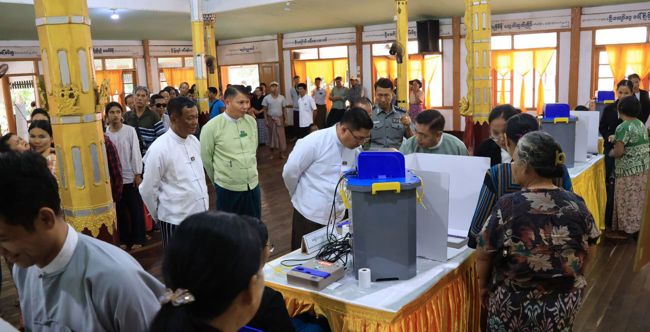 ရွေးကောက်ပွဲနှင့် ပတ်သက်ပြီး စစ်တပ်က လူထုကို ပုံစံမျိုးစုံ ဖိနှိပ်ခြိမ်းခြောက်နေ