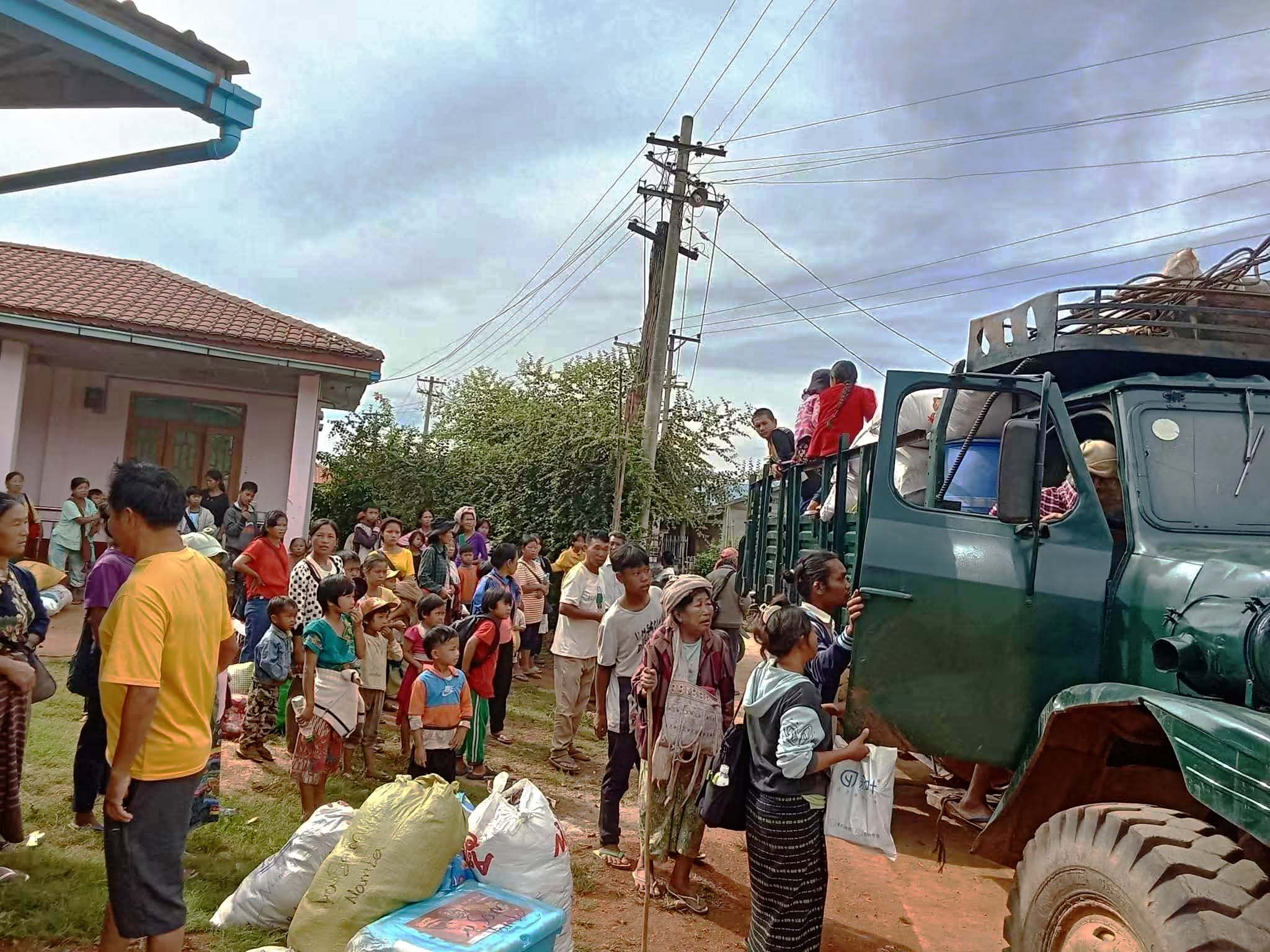 TNLA ထိန်းချုပ်မြို့များကို စစ်တပ်က ဆက်တိုက်ဗုံးကြဲနေ၊ ဒေသခံများ တိမ်းရှောင်နေရ