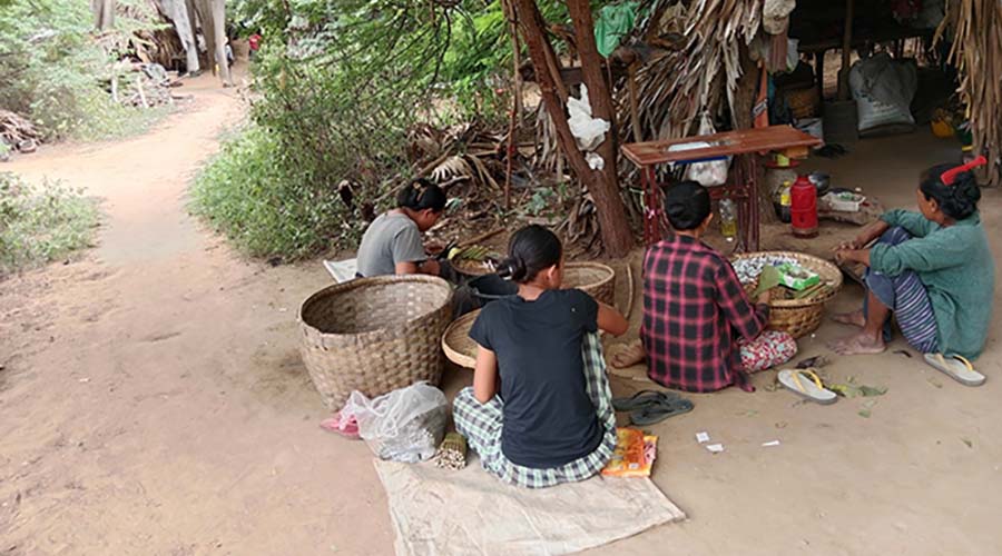 မြင်းခြံနှင့် နွားထိုးကြီးက စစ်ရှောင် ၁၀,၀၀၀ ကျော် စားနပ်ရိက္ခာနှင့် ဆေးဝါး လိုအပ်နေ
