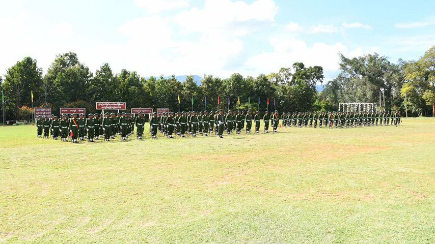 ပွင့်ဖြူ ဆင်လူးရွာ၌ စစ်တပ်က စစ်သားစုဆောင်းပြီး လက်နက်တပ်ဆင်ပေး
