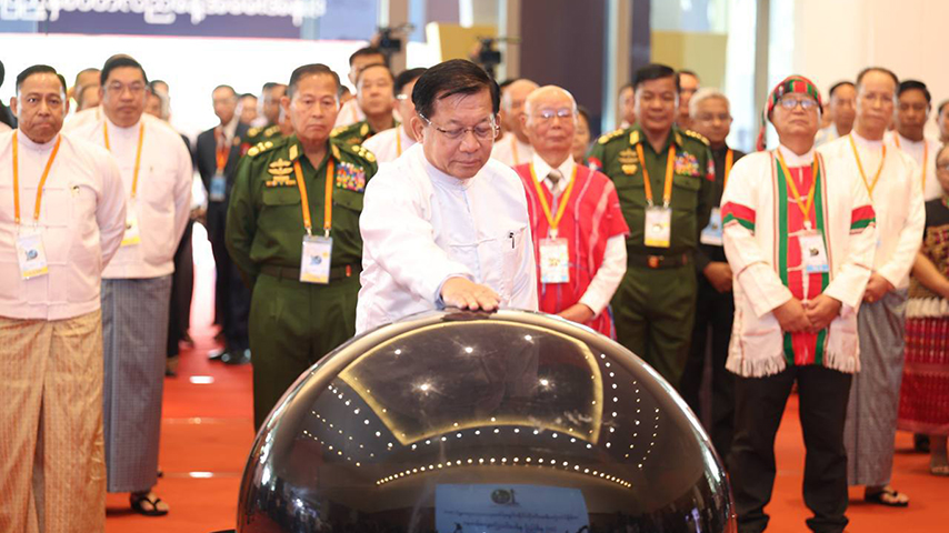 တိုင်းရင်းသားများ မဖြစ်နိုင်တာ လျှောက်ပြောပြီး လုပ်နေ၍မရဟု စစ်ခေါင်းဆောင် ဝေဖန်