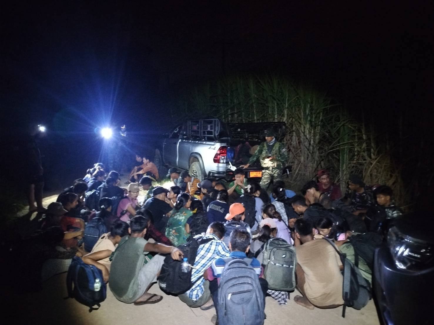 ကန်ကျနပူရီနှင့် တာ့ခ်ခရိုင်တွင် တရားမဝင်မြန်မာ ၂၅၀ ကျော် ဖမ်းဆီးခံရ