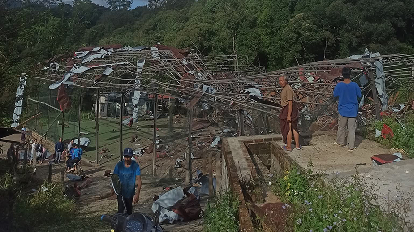 မိုးကုတ်မြို့ ဖူဆယ်ဘောလုံးကွင်း ဗုံးကြဲခံရပြီး အနည်းဆုံး ၃ ဦးသေဆုံး 