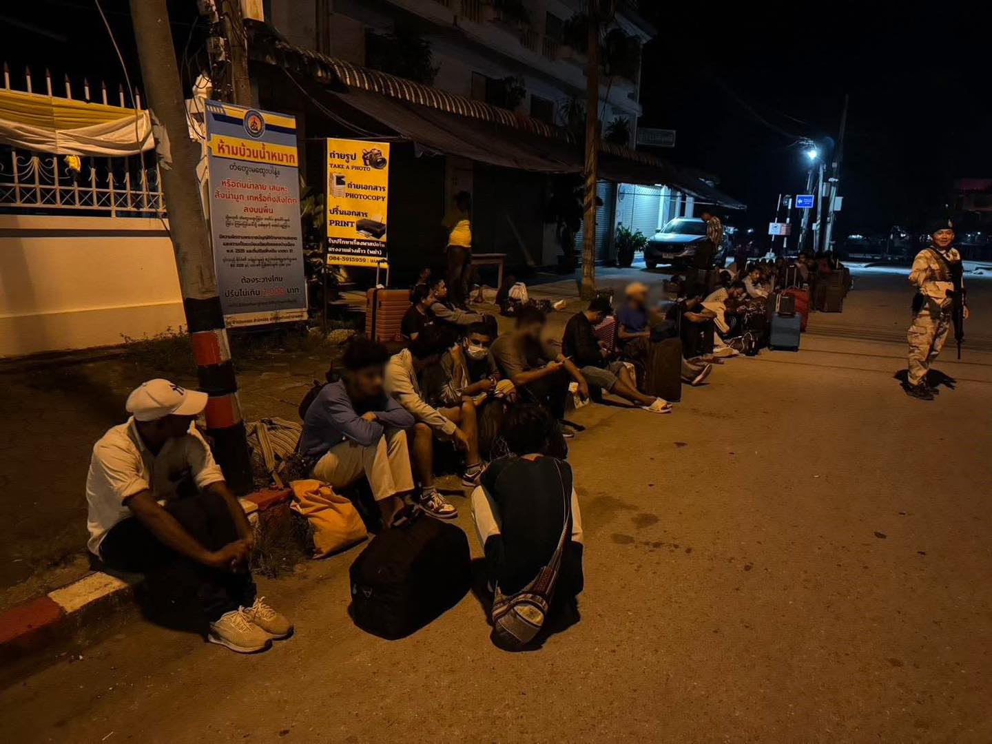 မြဝတီမှ ကျားဖြန့်လုပ်သားများ ထိုင်းဘက် ဆက်တိုက်တိမ်းရှောင်၊ လူ ၁,၀၀၀ ခန့် ရှိလာနိုင်