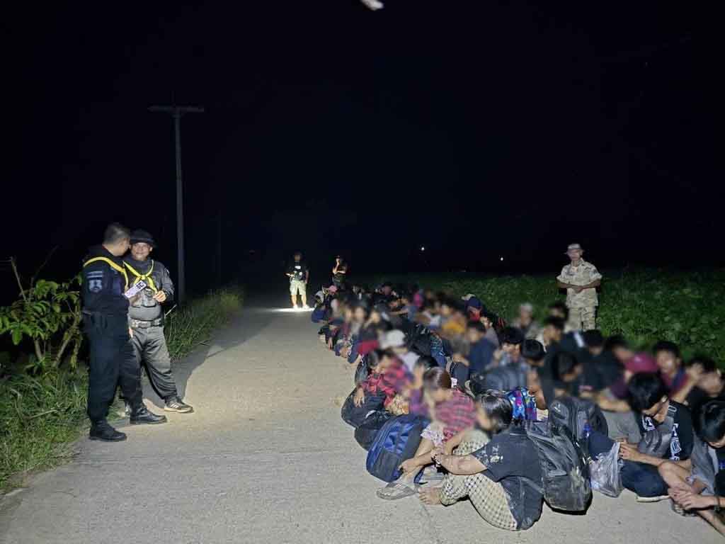 တာ့ခ်ခရိုင်တွင် တောထဲလမ်းပျောက်နေသော တရားမဝင်မြန်မာ ၆၄ ဦး ဖမ်းဆီးခံရ 