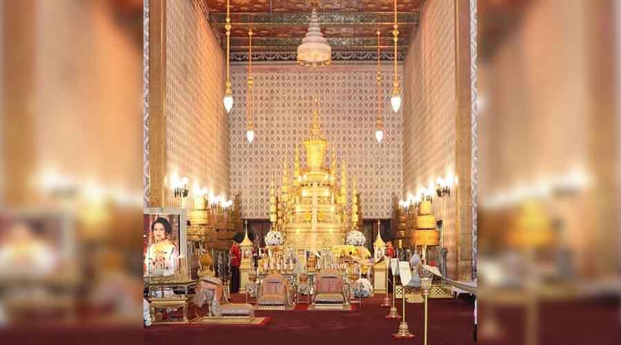 ထိုင်းဘုရင့်မယ်တော် ဈာပနသို့ အများပြည်သူများ စတင်ဖူးမြော်