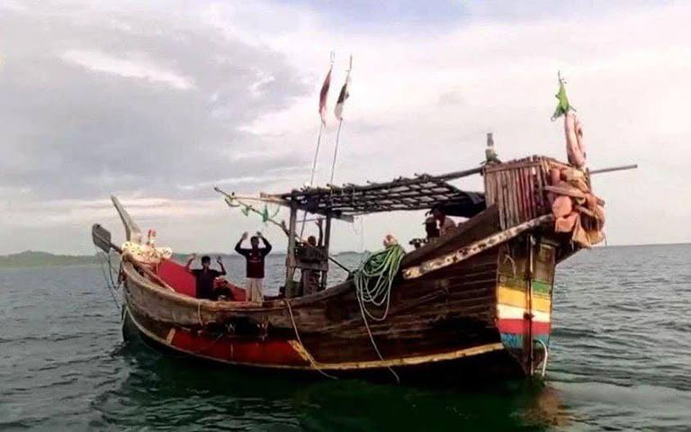 ရခိုင်ရေပိုင်နက်ထဲ ငါးခိုးဖမ်းသည့် ဘင်္ဂလားဒေ့ရှ် ငါးဖမ်းသမား ၄ ဦးကို AA ဖမ်းဆီး