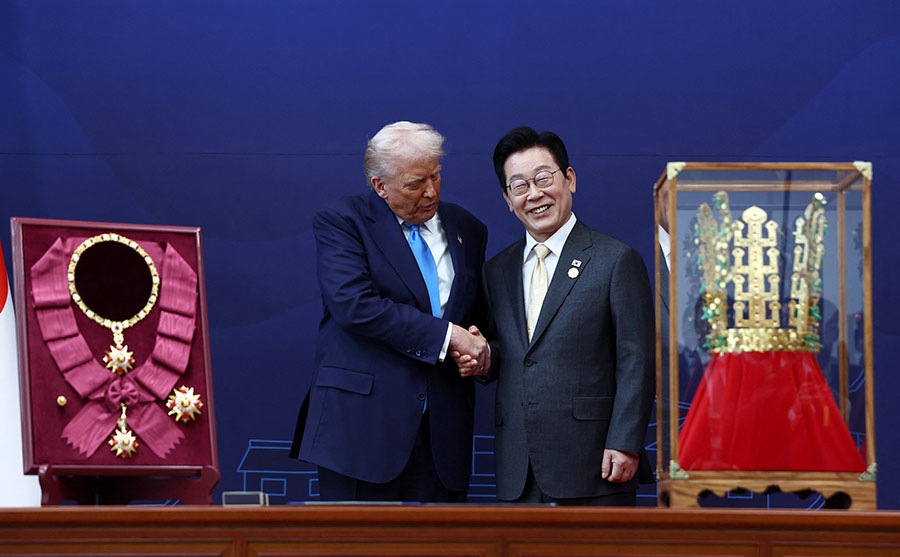 ထရမ့်ပ်ကို တောင်ကိုရီးယားအမြင့်ဆုံးဆု ချီးမြှင့်ပြီး ဘုရင့်ရွှေသရဖူ လက်ဆောင်ပေး