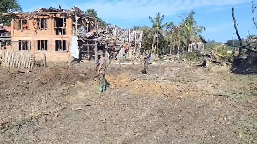 ဗန်းမောက်မြို့ပတ်ဝန်းကျင်ကို စစ်ကောင်စီ ဗုံးအလုံး ၄၀ ကျော်ကြဲချ