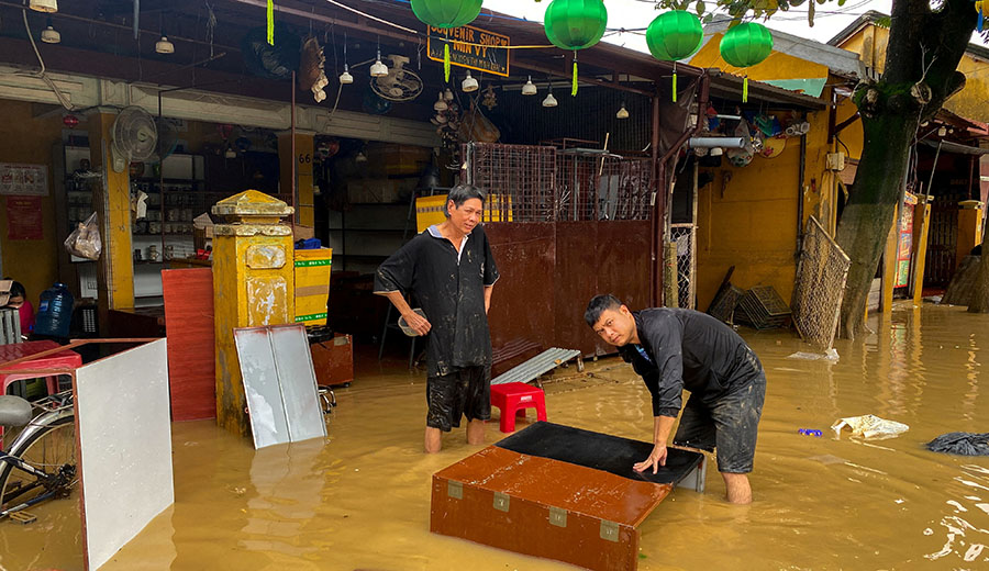 ဗီယက်နမ်အလယ်ပိုင်းတွင် ရေကြီးရေလျှံမှုကြောင့် လူ ၁၃ ဦးသေဆုံး
