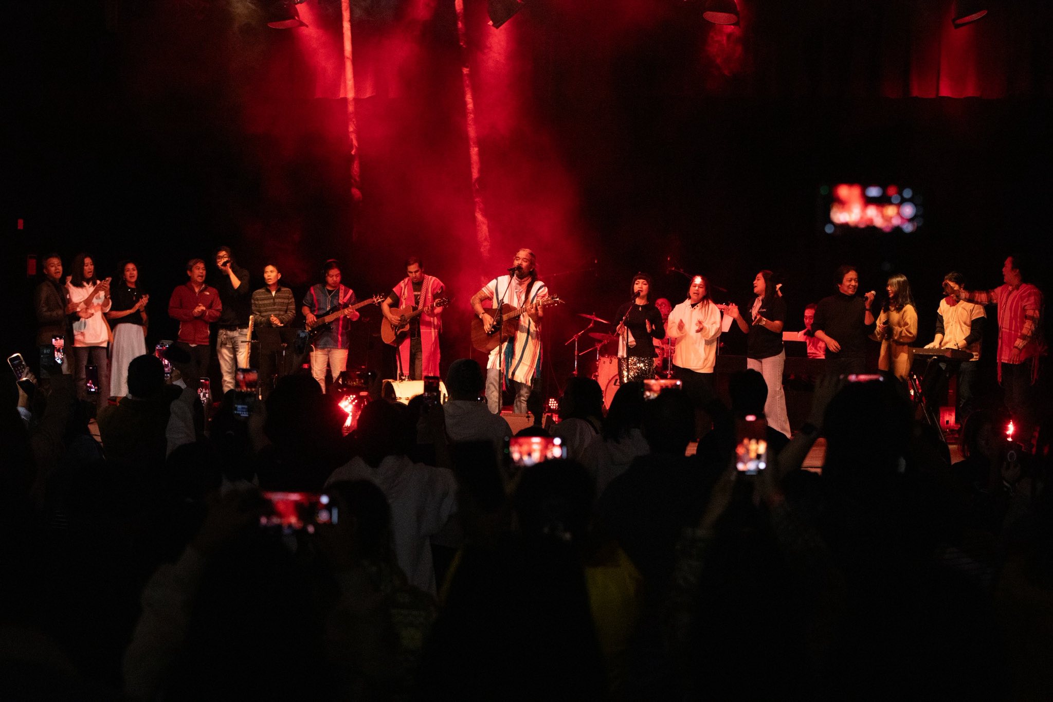 ရောင်နီ Live in Minnesota ဂီတဖျော်ဖြေပွဲမှ ရန်ပုံငွေ ဒေါ်လာ ၃၅,၀၀၀ ဝန်းကျင်ရရှိ (ဓာတ်ပုံ) 