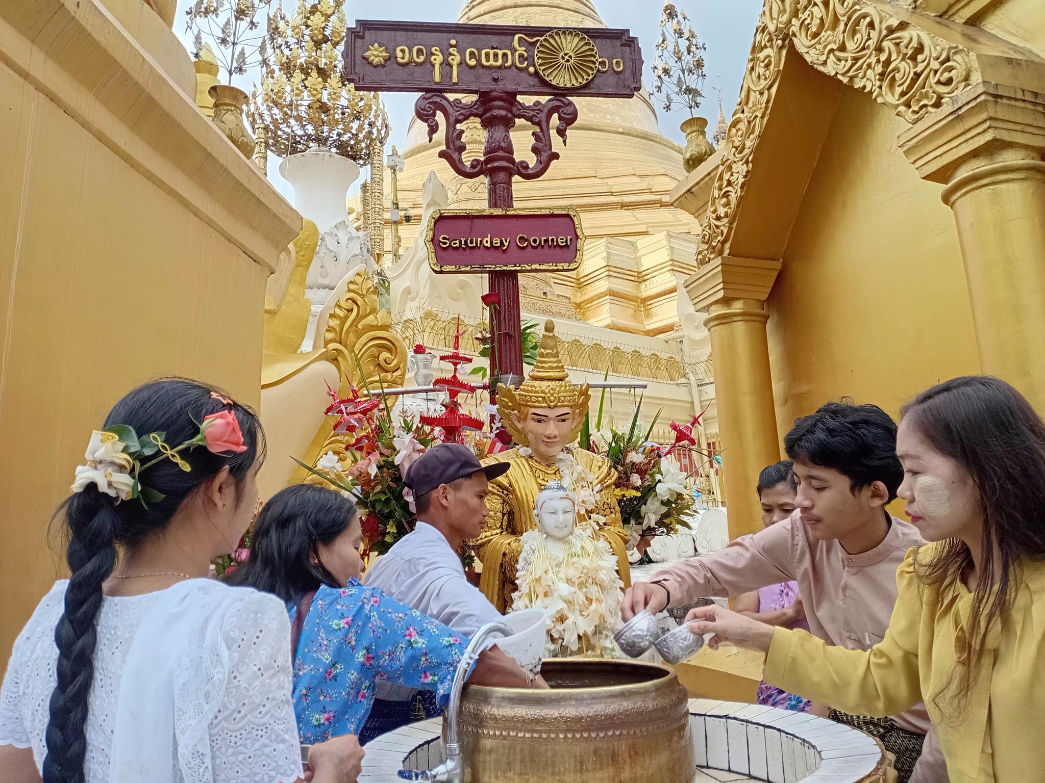 တန်ဆောင်မုန်းလပြည့်နေ့ ရွှေတိဂုံစေတီတော် မြင်ကွင်း (ဓာတ်ပုံ)