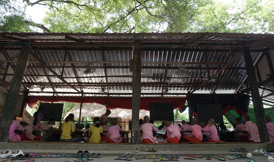 စစ်ကိုင်းတောင်ရိုးမှာ အလှူရှင်မျှော်နေပါသည်