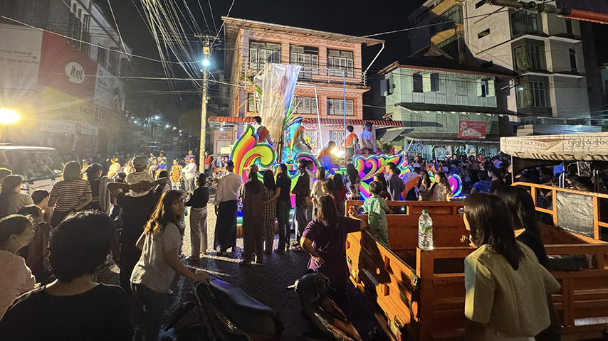 မြိတ်မြို့ နှစ်ကျိပ်ရှစ်ဆူဘုရားပွဲ  (ဓာတ်ပုံ) 