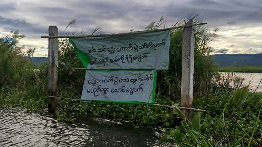 ရွေးကောက်ပွဲကို ဆန့်ကျင်ရန် အင်းလေးတွင် ပိုစတာကပ်၊ လက်ကမ်းစာစောင် ဖြန့်ဝေ