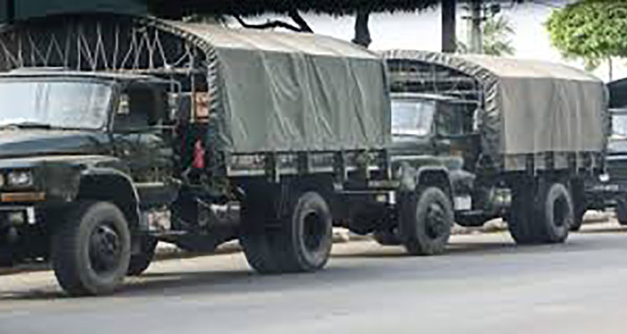စစ်တပ်က စစ်ကြောင်း ၂ ကြောင်းခွဲပြီး ချင်းပြည်နယ်ကို ထိုးစစ်ဆင်နေသဖြင့် တိုက်ပွဲပြင်းထန်