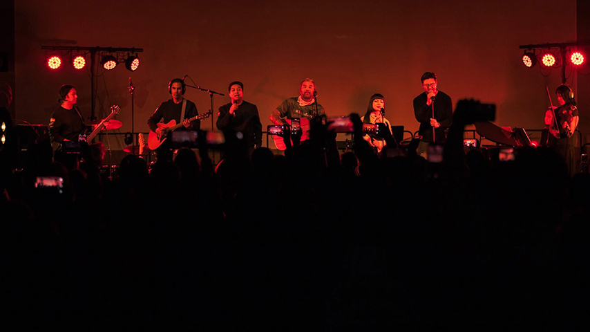 ရောင်နီ Live in Fort Wayne ဂီတဖျော်ဖြေပွဲမှ ရန်ပုံငွေ ဒေါ်လာ ၄၉,၀၀၀ ဝန်းကျင်ရရှိ