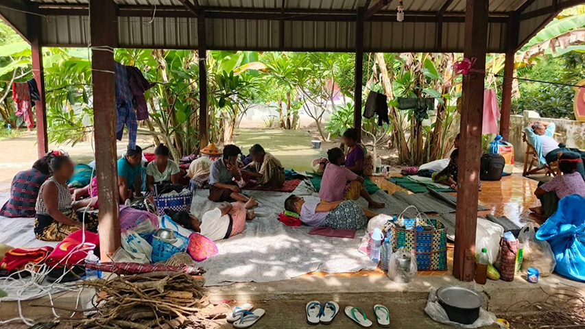 စစ်တပ်က အင်အားအလုံးအရင်းဖြင့် စစ်ကြောင်းထိုးနေသဖြင့် ဝက်လက်ဒေသခံ သောင်းချီ ထွက်ပြေးနေရ