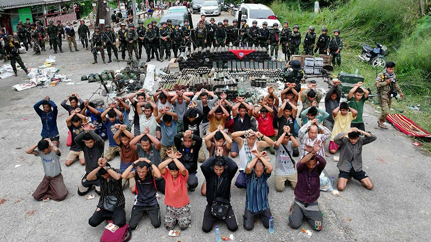 မောတောင်မြို့တိုက်ပွဲ၌ စစ်သုံ့ပန်း ၄၀ ကျော် ဖမ်းဆီးရမိပြီး လက်နက်အများအပြားရရှိ (ဓာတ်ပုံ)
