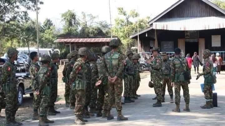 ပုလဲမြို့နယ်တွင် ဖုန်းလိုင်းဖြတ်တောက် စစ်ကြောင်းထိုးနေပြီး ပြည်သူပိုင်ပစ္စည်းများကို ခိုးယူနေ