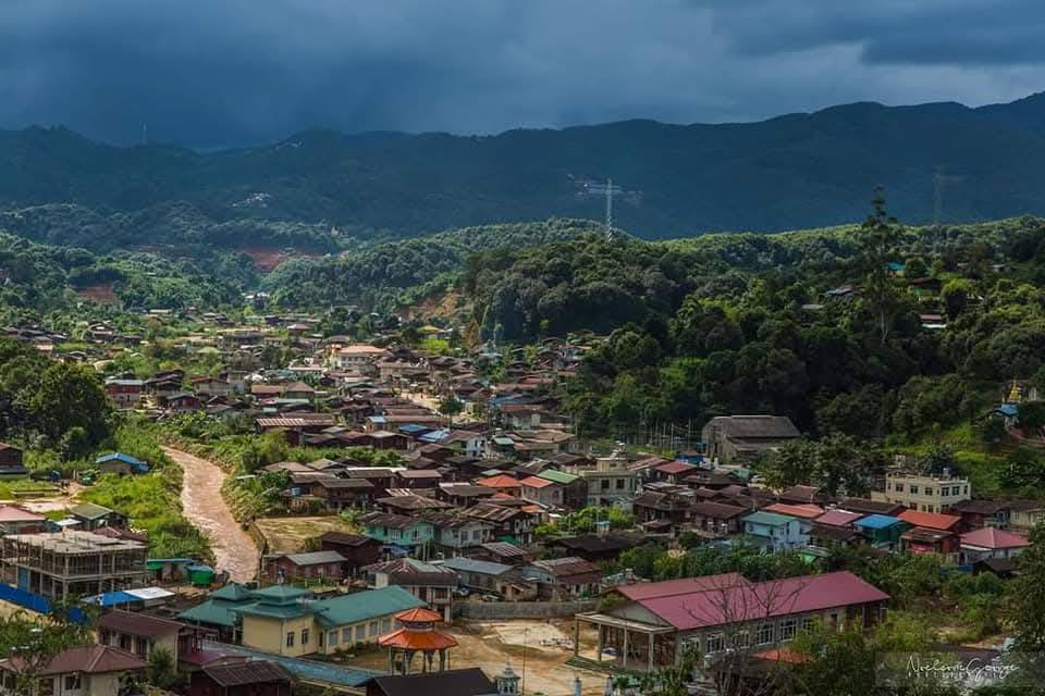 စစ်တပ် ဝင်မလာခင် လေကြောင်းတိုက်ခိုက်နိုင်သဖြင့် မိုးကုတ်ဒေသခံများ ယာယီနေရပ်စွန့်ခွာ