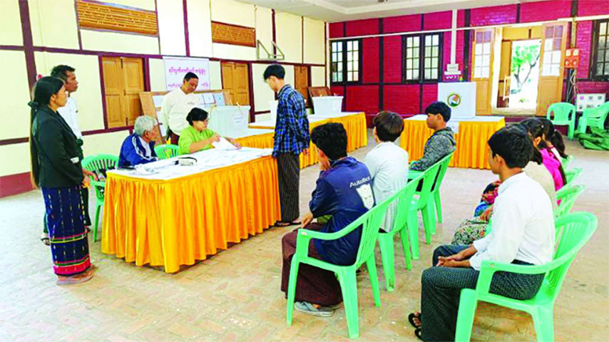 တက္ကသိုလ်ကျောင်းသား ၃၀,၀၀၀ ခန့်ထံမှ ကြိုတင်မဲရထားပြီဟု စစ်တပ်ဩဇာခံ ရွေးကော် ကြေညာ