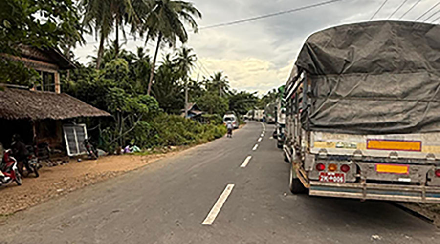 မြိတ်-ထားဝယ်လမ်းတွင် တိုက်ပွဲကြောင့် ကားအစီးရေ  ၂၀၀ ကျော်ပိတ်မိ၊ ခရီးသည်များ အခက်ကြုံ 