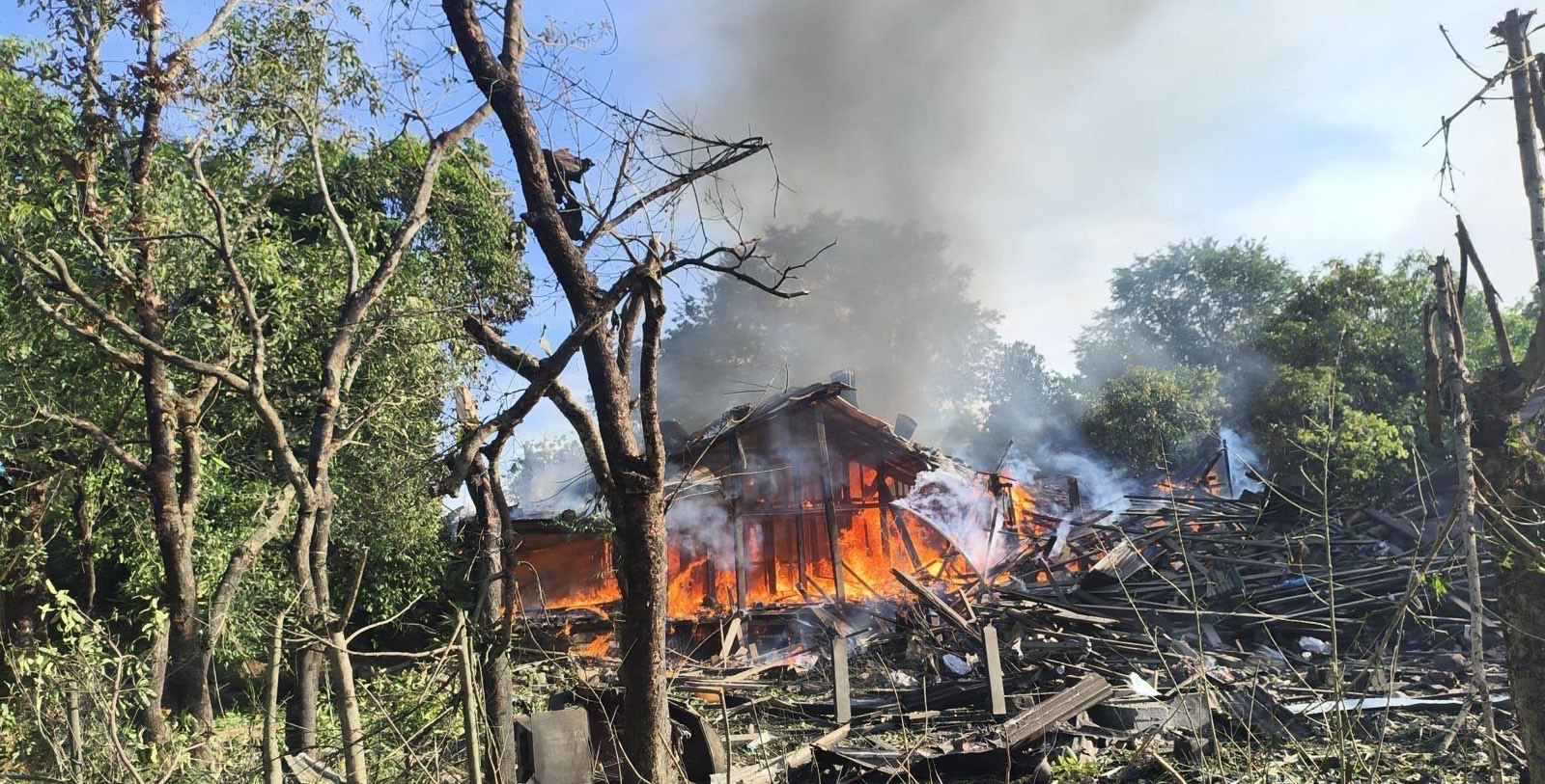 လေးမျက်နှာကို စစ်တပ်ဗုံးကြဲသဖြင့် ကိုယ်ဝန်ဆောင် ၁ ဦးနှင့် သက်ကြီးရွယ်အို ၁ ဦး သေဆုံး