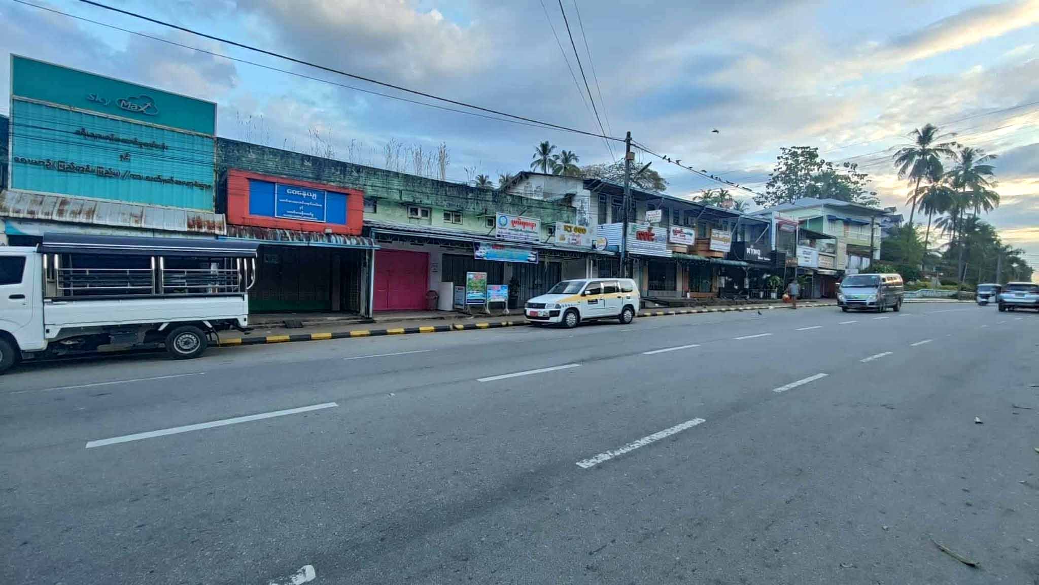 မြိတ် မြို့မအားကစားကွင်းရှိ ဆိုင်ခန်း ၃၀ ကျော်ကို ဖယ်ရှားရန် စစ်ကောင်စီ ဖိအားပေး
