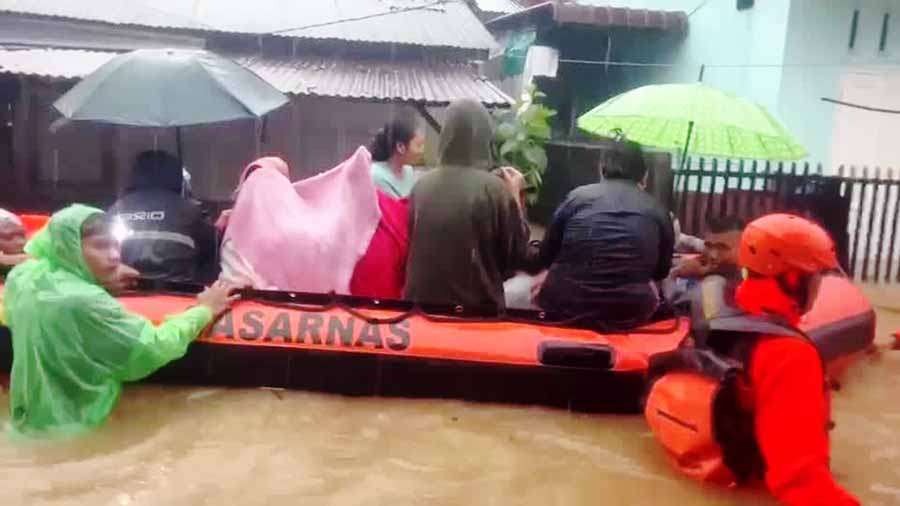 အင်ဒိုနီးရှား ရေကြီးမှု လူ ၈ ဦး သေဆုံးပြီး လူ ၂,၀၀၀ ကျော် အိုးမဲ့အိမ်မဲ့ဖြစ်