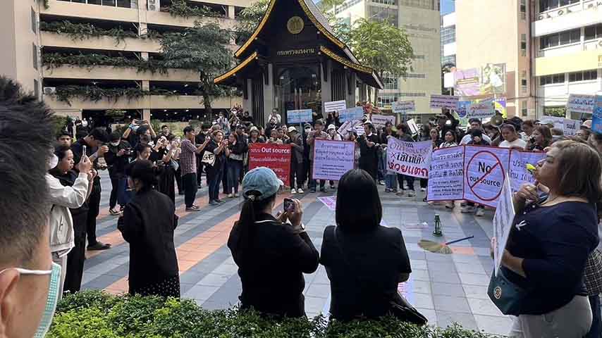 အွန်လိုင်းမှ အလုပ်သမားမှတ်ပုံတင်ခြင်း အဆင်မပြေသဖြင့် ထိုင်းအလုပ်ရှင်များ ဆန္ဒပြ 