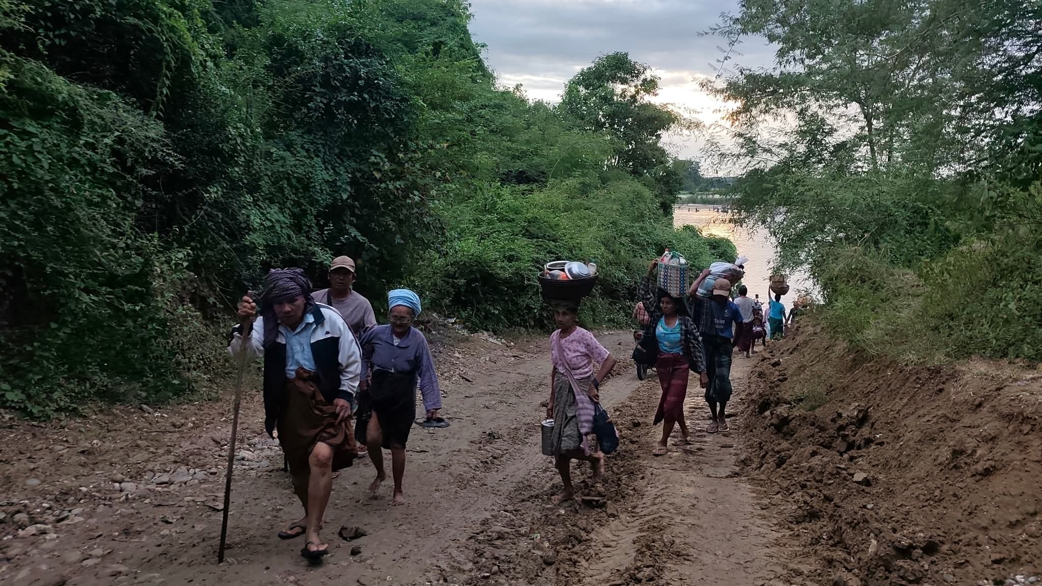 တန့်ဆည်က တိုက်နယ်ဆေးရုံကို စစ်တပ် ဗုံးကြဲ၊ စစ်ကြောင်းကြောင့် ရွာ ၇ ရွာ ထွက်ပြေးနေရ