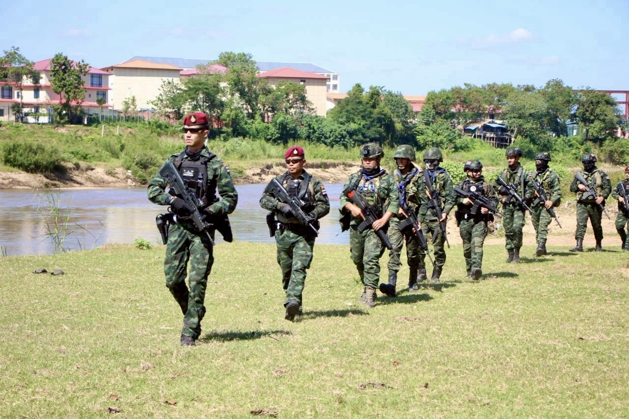 မြန်မာဘက်က ပစ်ခတ်သည့် လက်နက်ကြီးကျည်ကျပြီးနောက် မြဝတီ-မဲဆောက် ကူးတို့ဆိပ်များကို ထိုင်းက ယာယီပိတ် 