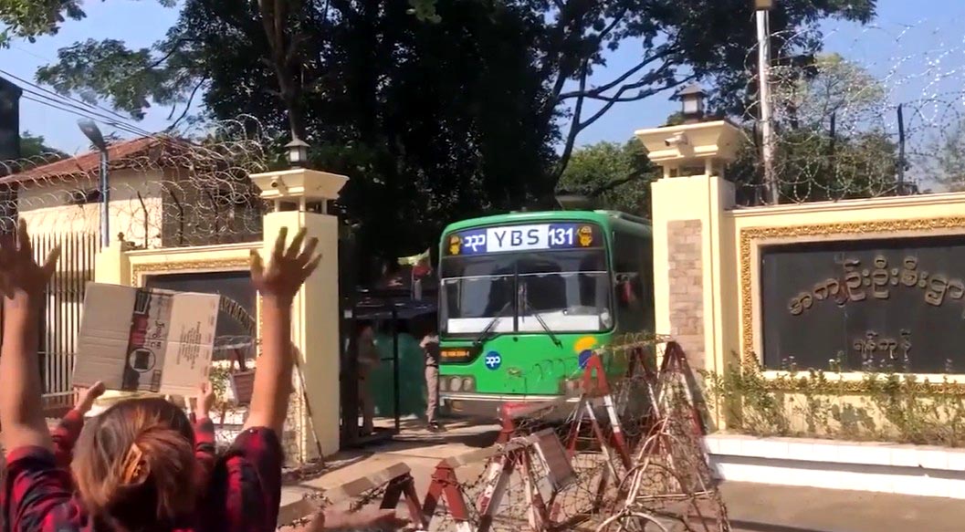 စစ်ကောင်စီက နိုင်ငံရေးပရိယာယ်ဖြင့် နိုင်ငံရေးအကျဉ်းသားအချို့ကို လွှတ်ပေးခြင်းဖြစ်နိုင်ဟု သုံးသပ်
