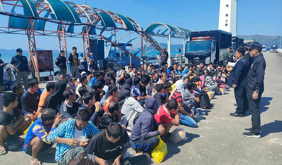 ထိုင်းတွင် ပြစ်ဒဏ်ကျခံပြီးနောက် ပြန်ပို့သည့် မြန်မာ ၆၀ ကျော် စစ်မှုထမ်းရန် ခေါ်ဆောင်ခံရ