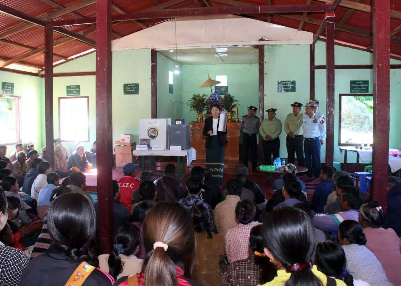 ရှမ်းတောင်တွင် ဗိုလ်မှူးချုပ်များ ဦးဆောင်ပြီး မဲစာရင်းစစ်ဆေးနေ