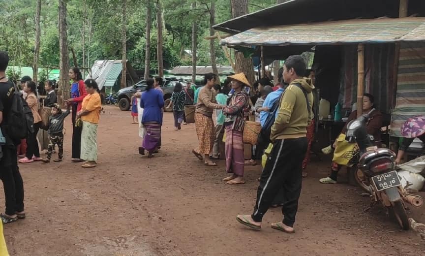 ဒီးမော့ဆို စစ်ရှောင်များ နေရပ်ပြန်ပါက ဆန်စပါးထောက်ပံ့မည်ဟု စစ်တပ်က စည်းရုံး