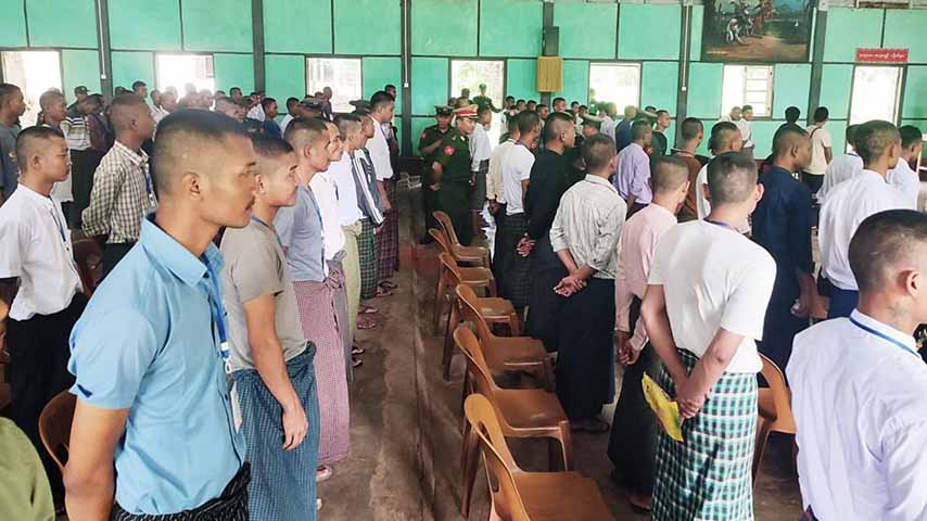 ရွှေဘိုတွင် လူငယ်များအား ပေါ်တာဆွဲပြီး ငွေမပေးနိုင်သူများကို လေ့ကျင့်ရေးတပ်ပို့