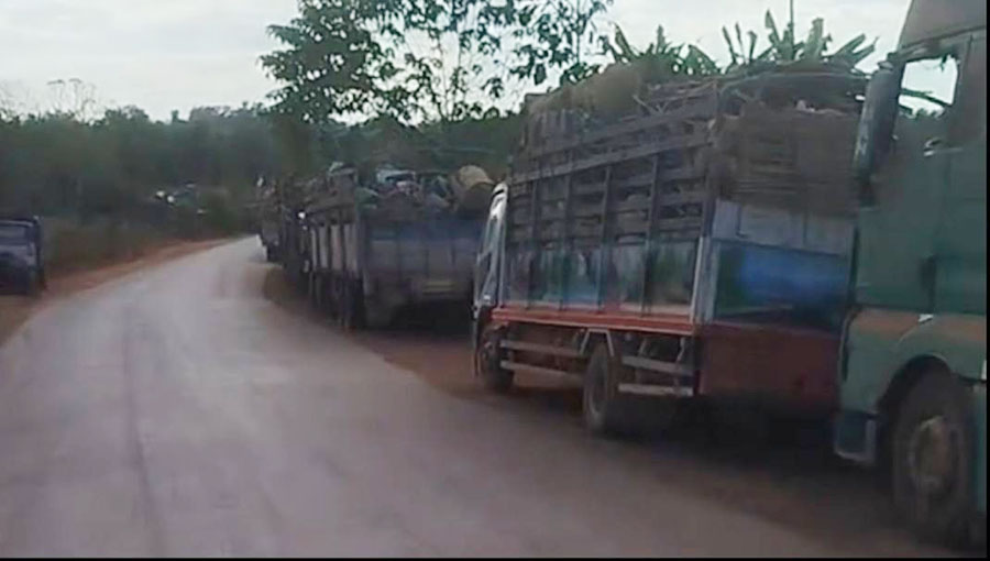 ကျေးသီး-မိုင်းရယ်ကြား ကောင်းလန်း စစ်တပ်ဂိတ်တွင် သံတိုသံစနှင့် ပြောင်းကားများ ပိတ်မိနေ