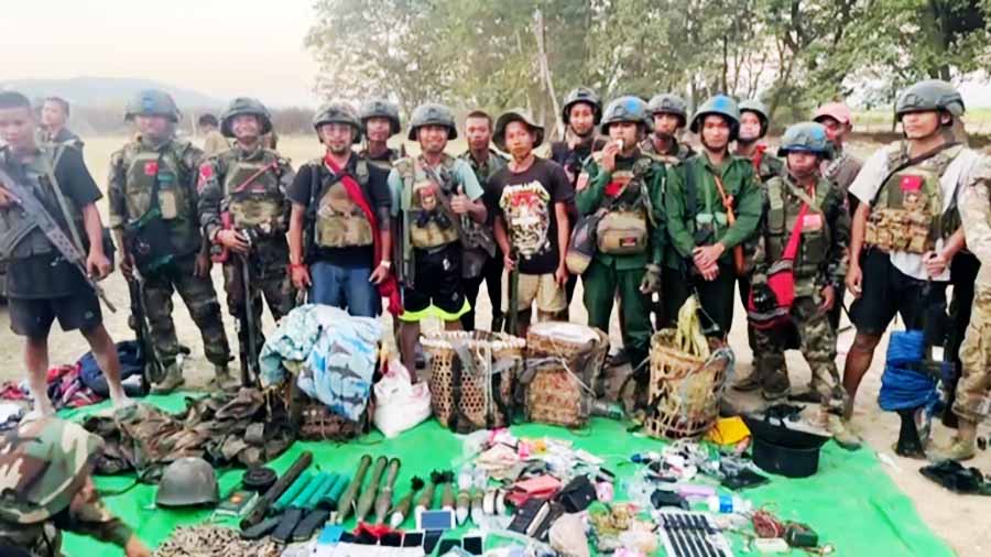 စစ်ကိုင်းမြို့နယ်၌ စစ်တပ်စစ်ကြောင်း ကြားဖြတ်တိုက်ခိုက်ခံရ 