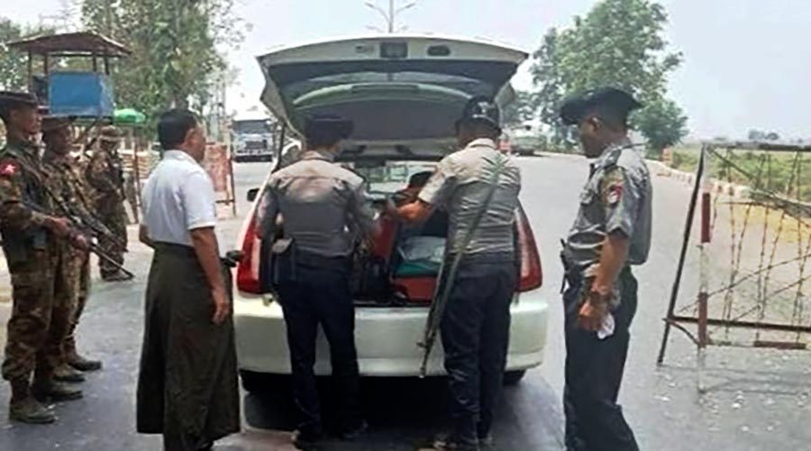 ကလေးမြို့ပေါ်ရပ်ကွက်များတွင် စစ်တပ်က လူငယ်များကို ပေါ်တာဆွဲ