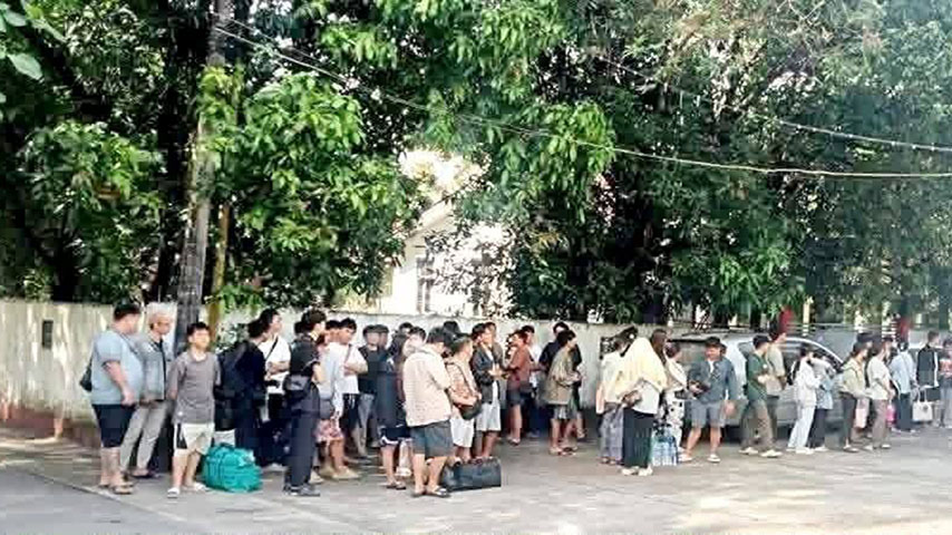 ရှမ်းပြည်မှတ်ပုံတင်ကိုင် ကျားဖြန့်တရုတ်များအား ပို့ဆောင်ပေးသည့် ဆိုင်ကယ်ကယ်ရီများ ဝင်ငွေ ကောင်း