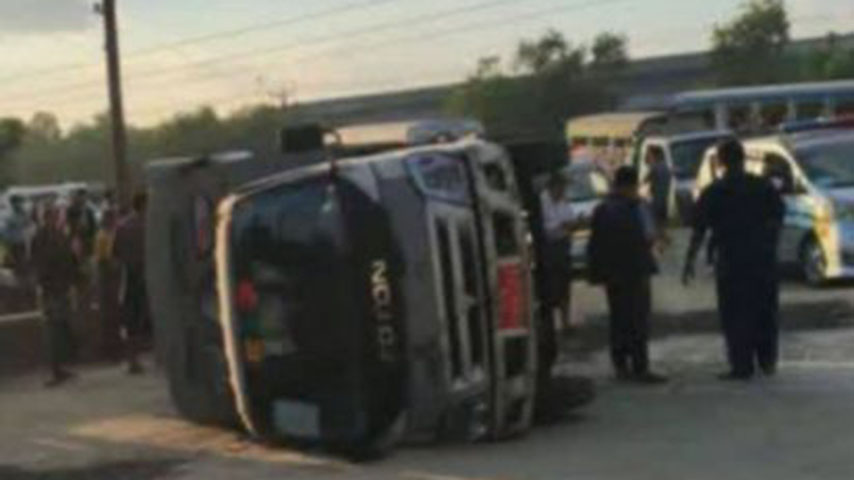 လှိုင်သာယာတွင် စက်ရုံကြိုပို့ယာဥ်မှောက်ပြီး  အလုပ်သမား ၁၂ ဦး ဒဏ်ရာရ