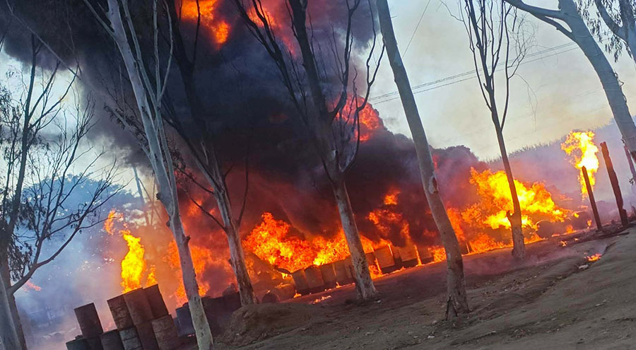 ခင်ဦးတွင် လေကြောင်းတိုက်ခိုက်မှုကြောင့် ပြည်သူ ၆ ဦး ဒဏ်ရာရပြီး ဆီဘောက်ဆာကားများ မီးလောင်