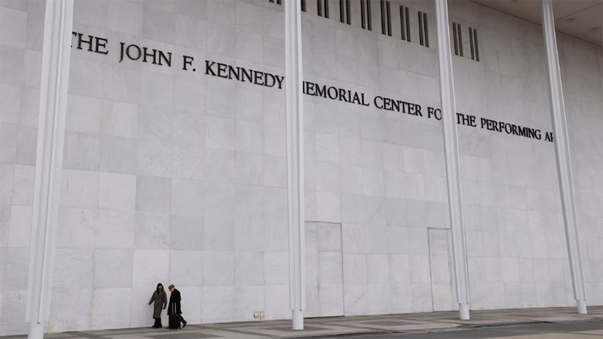 ကနေဒီစင်တာကို ထရမ့်ပ်-ကနေဒီစင်တာဟု အမည်ပြောင်း