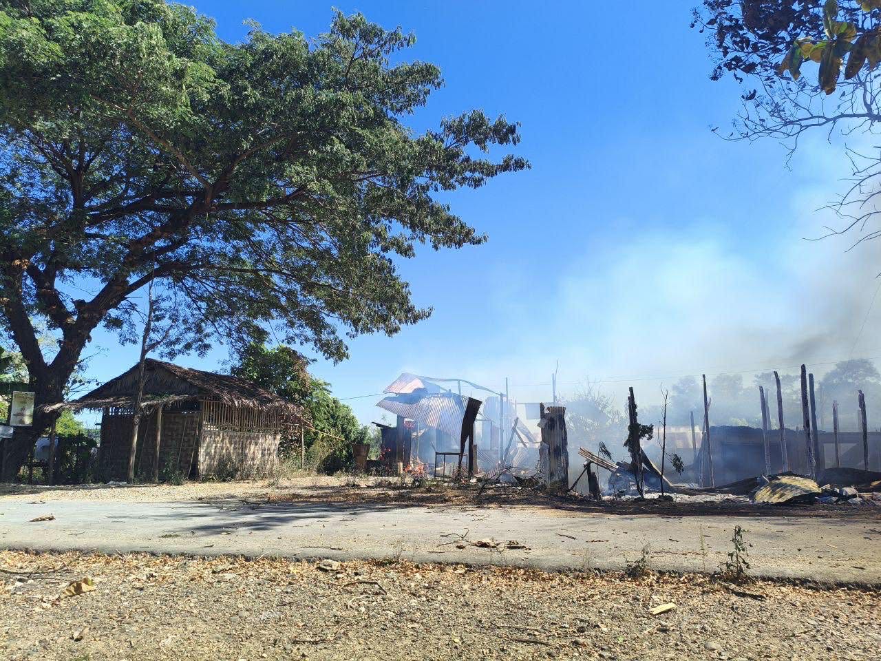 လေးမျက်နှာကို နေ့စဉ် ဗုံးကြဲနေပြီး ပြည်သူ ၄ ဦးသေ၊ အိမ်များမီးလောင်