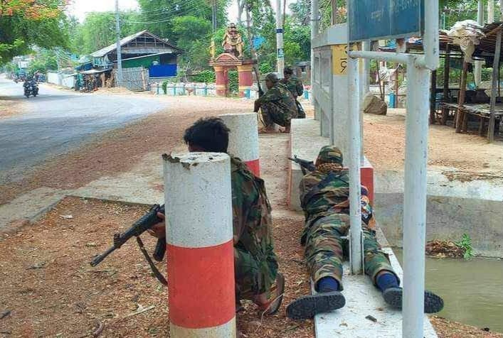 ဆင်ဖြူကျွန်းမြို့က ပြည်သူများ မဲရုံအနီး မသွားကြရန် တော်လှန်ရေးတပ်ဖွဲ့ သတိပေး